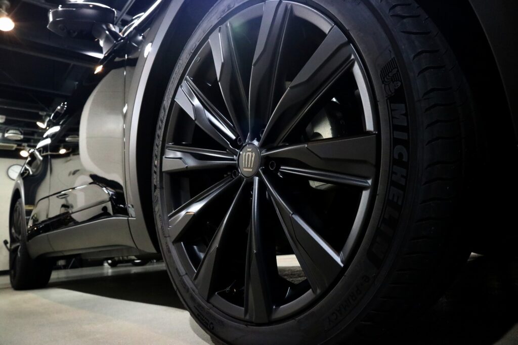テスラ・モデルYL(2026年式・新車)ホイール